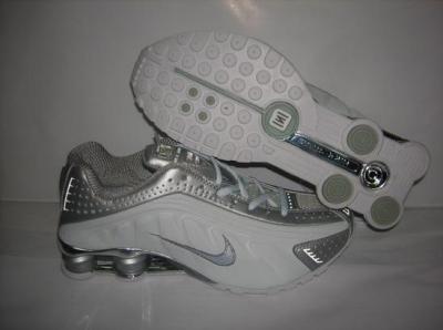 Man Nike Shox R4-01